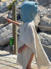 Загрузить изображение в средство просмотра галереи, Лляна пляжна дитяча накидка